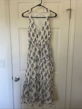 ALC Sleeveless White Maxi Dress with Navy Floral Print size 2